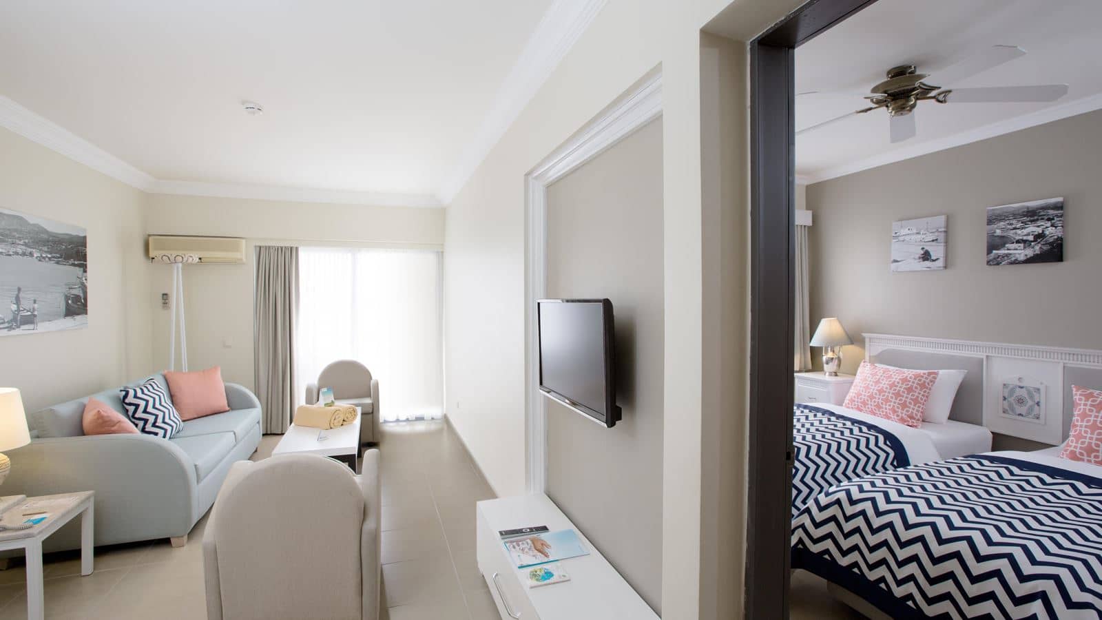 rooms-suite-pool-view