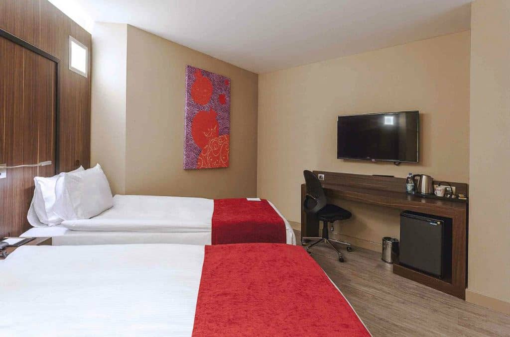 rooms-standard-room-land-view