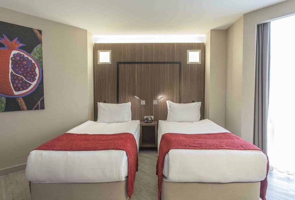 rooms-standard-room-land-view