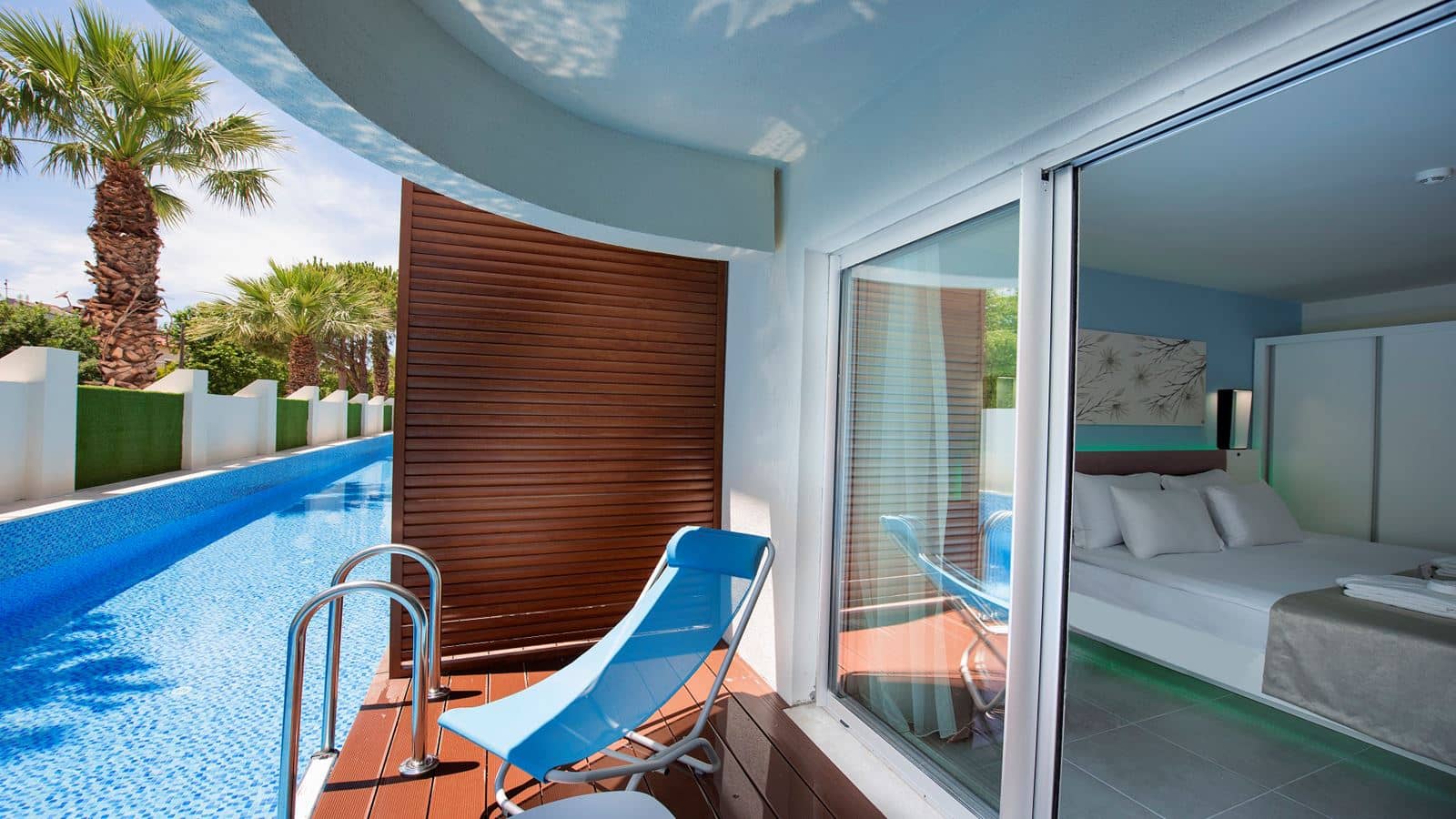 rooms-swim-up-room