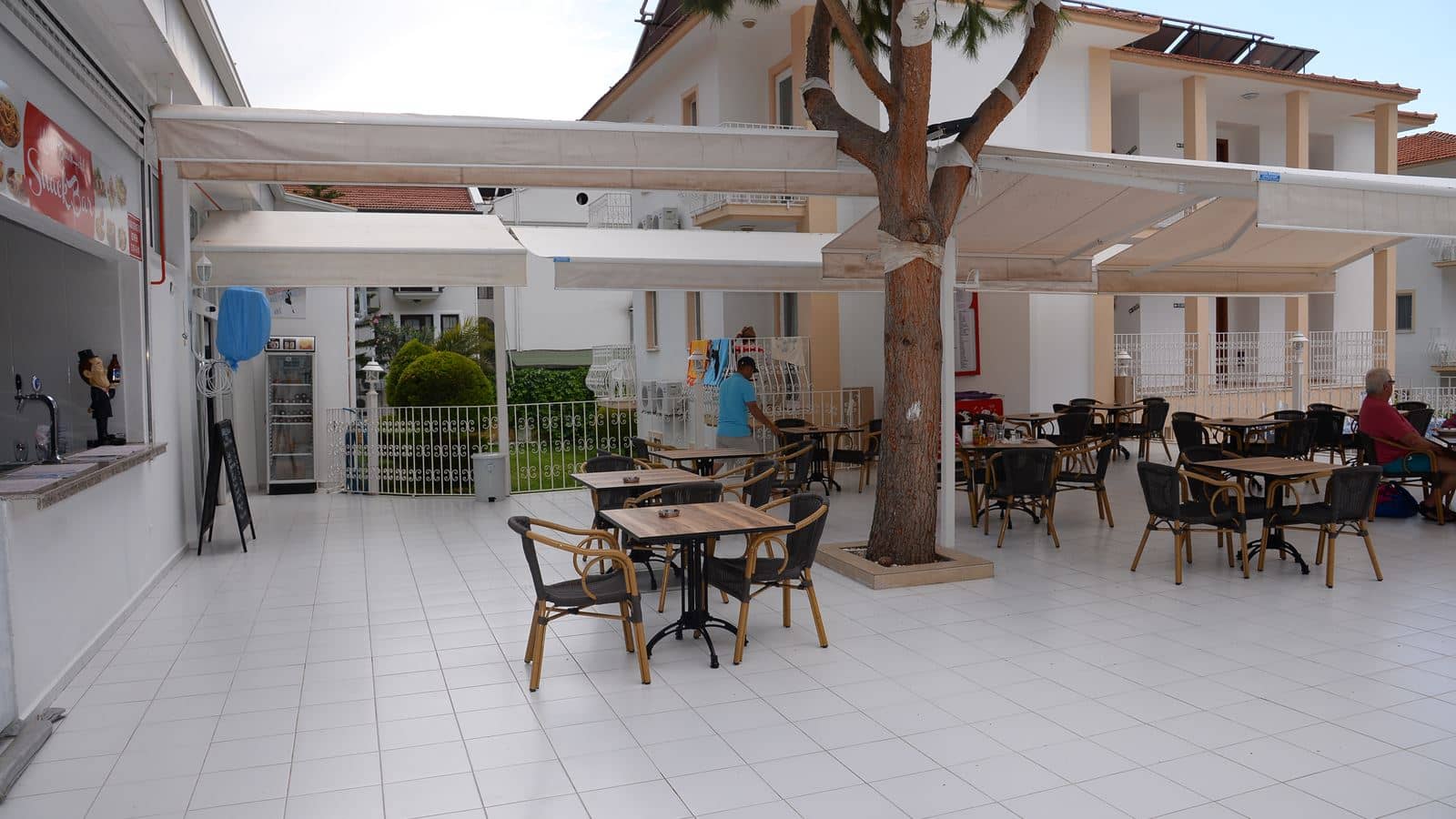 restaurants-pool-bar