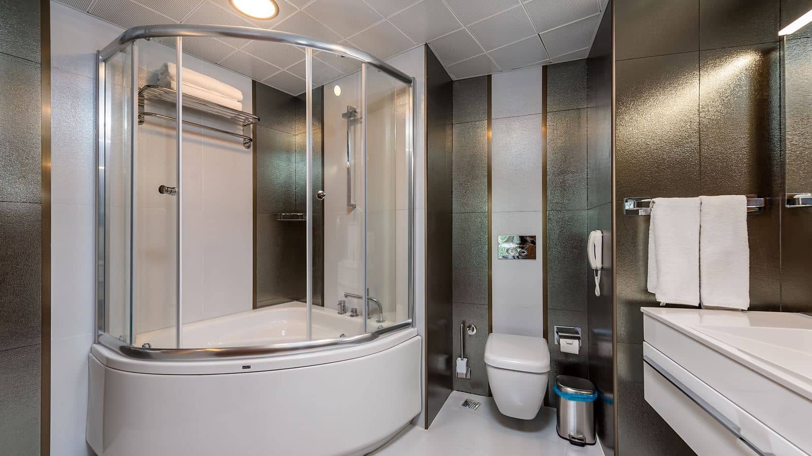 rooms-deluxe-suite-sea-view
