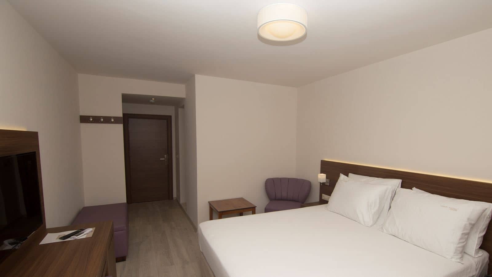 rooms-deluxe-room