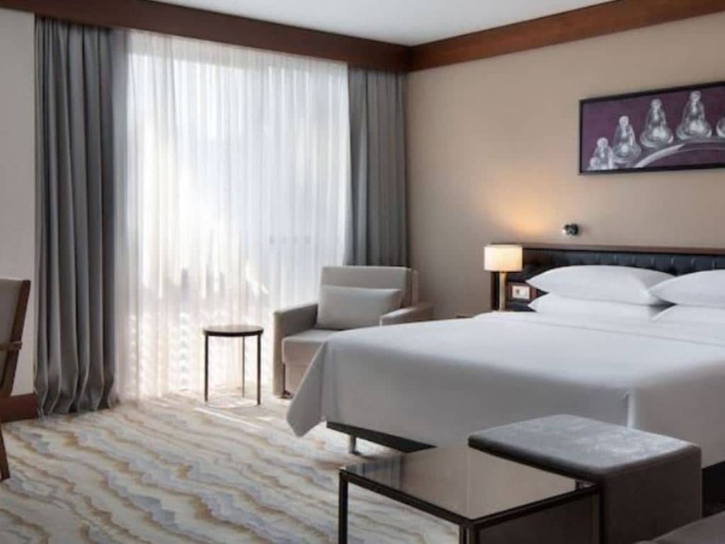 rooms-deluxe-room