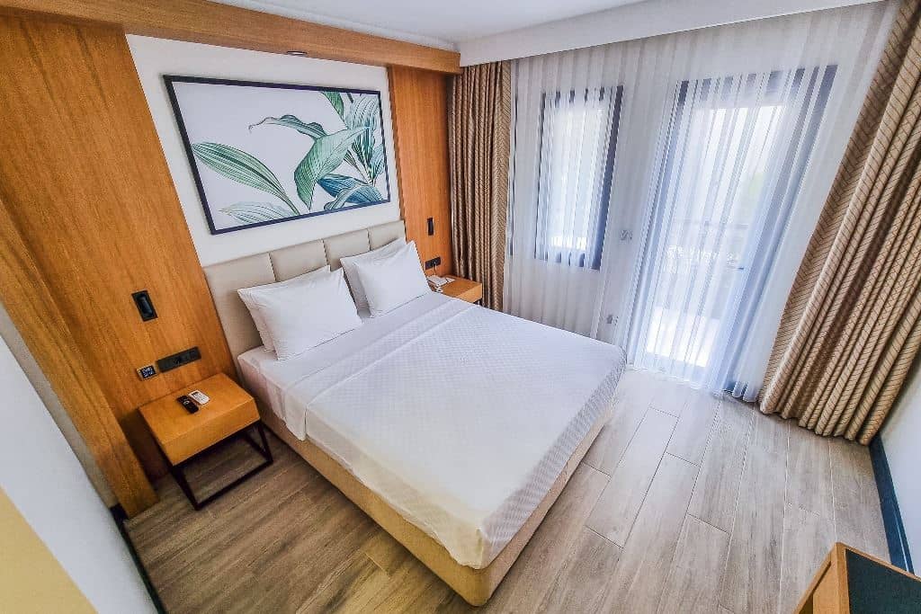 rooms-superior-family-room