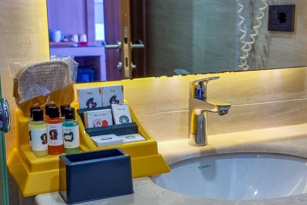 rooms-superior-family-room