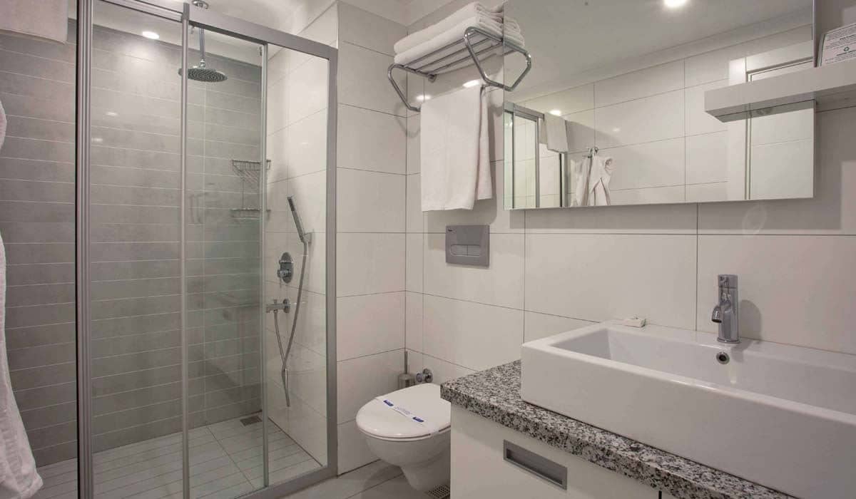 rooms-suit-family-room-with-2-bedroom
