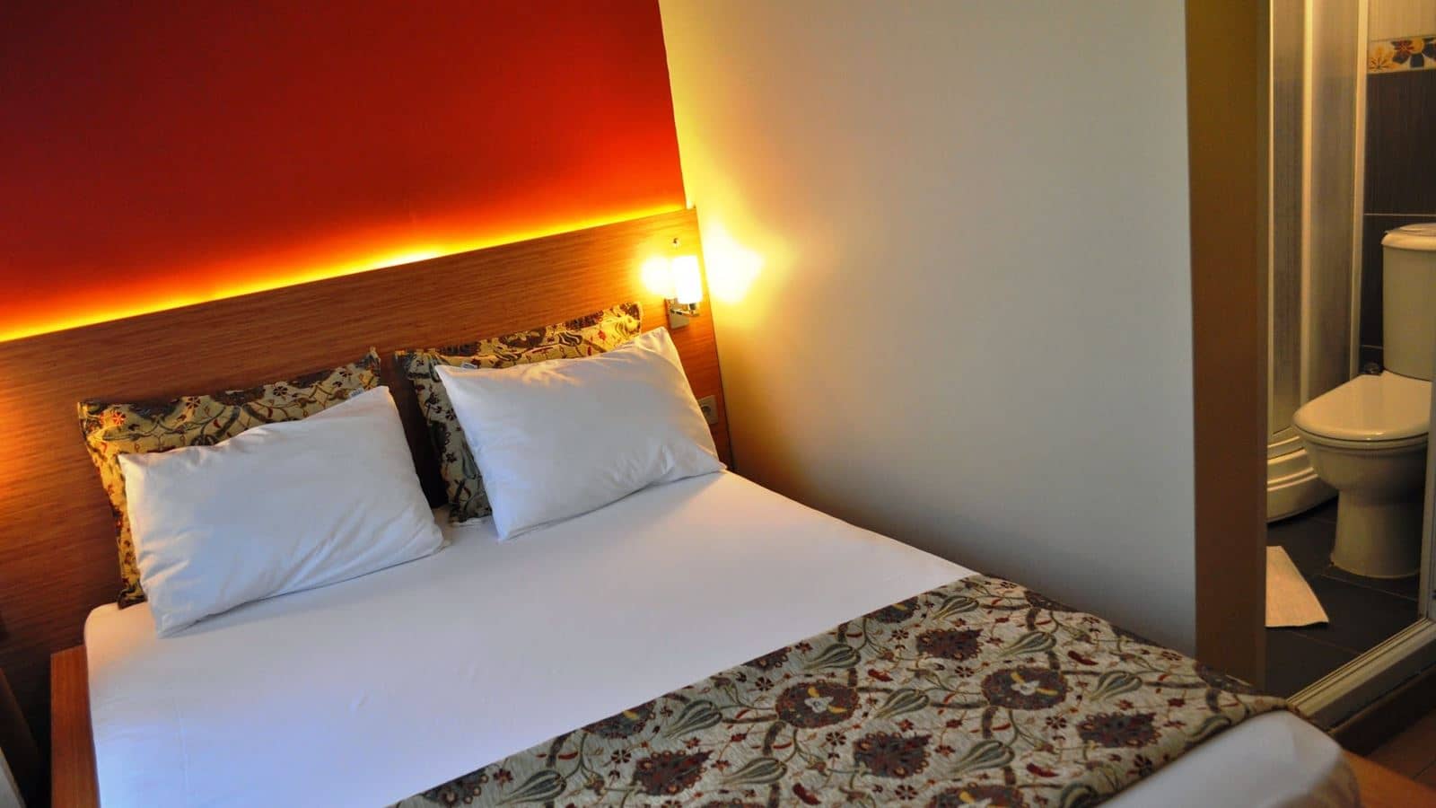 rooms-suite-luxury-city-view