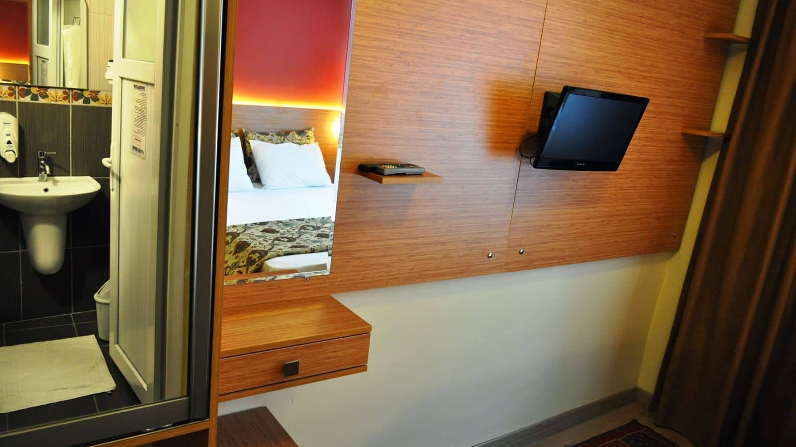 rooms-suite-luxury-city-view