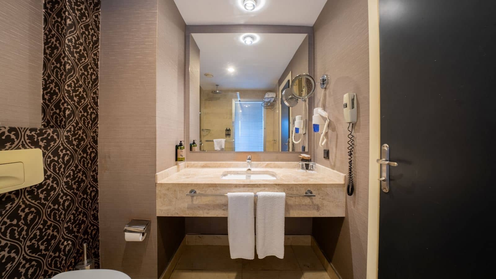 rooms-standard-room