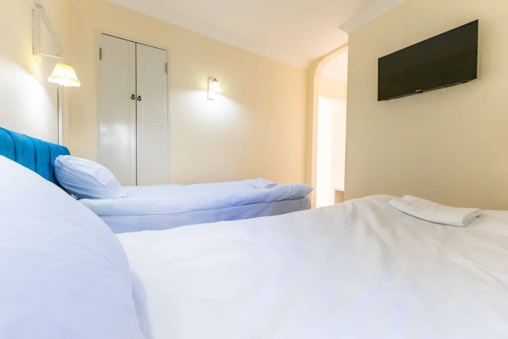 rooms-family-room