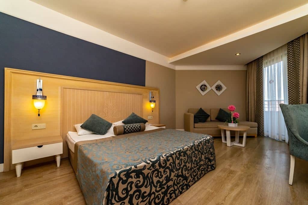rooms-superior-room-land-view-with-balcony