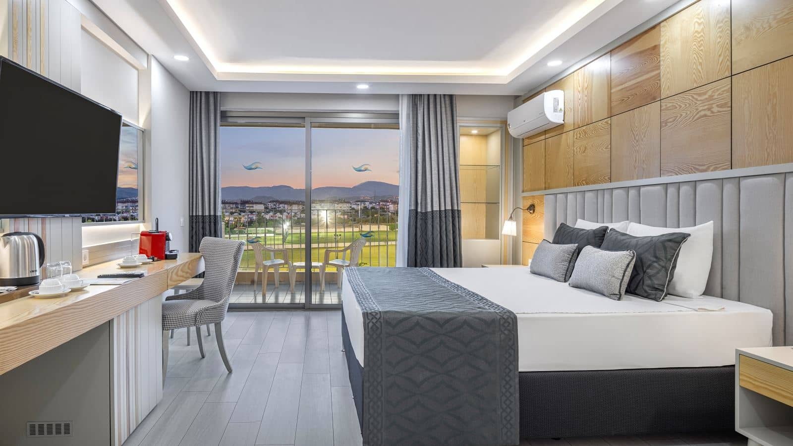 rooms-suit-room