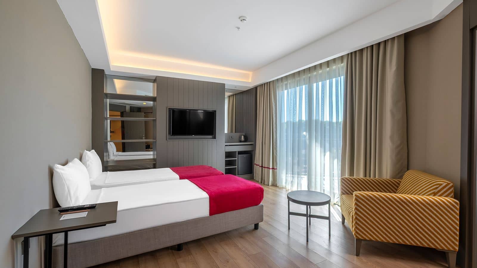 rooms-family-room-with-connection-door