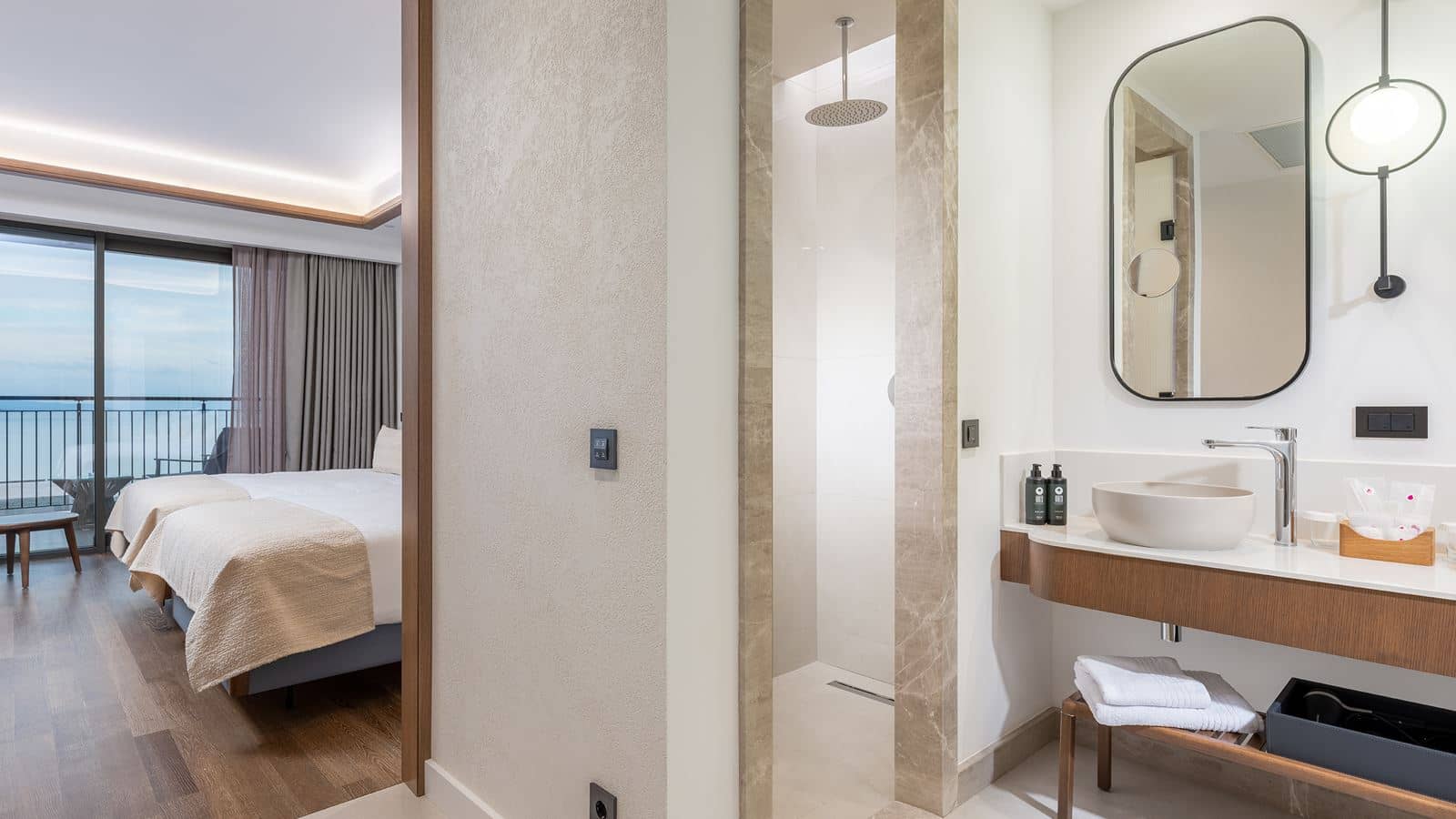 rooms-deluxe-room-adventure-park-view-family-zone-