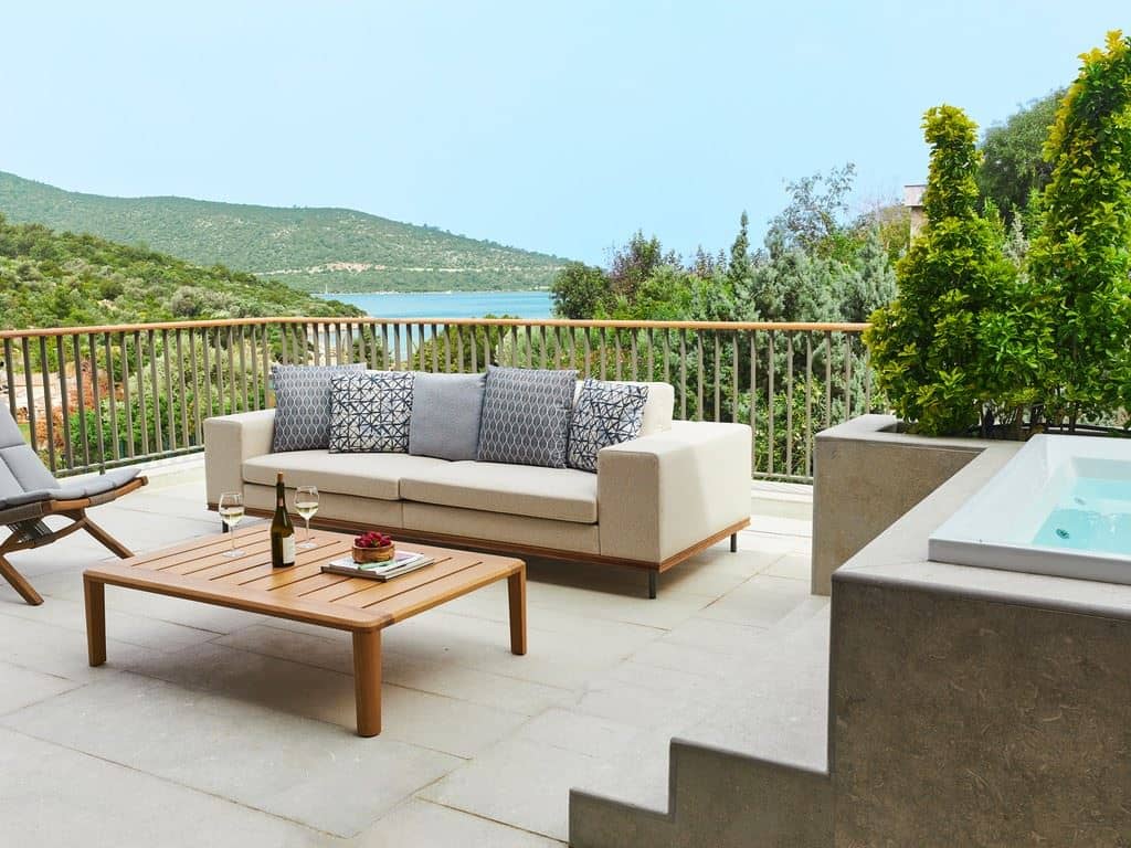 rooms-headliner-one-bedroom-suite-with-jacuzzi