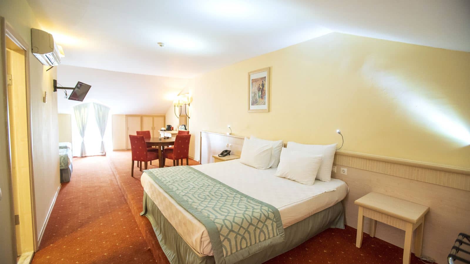 rooms-attic-room