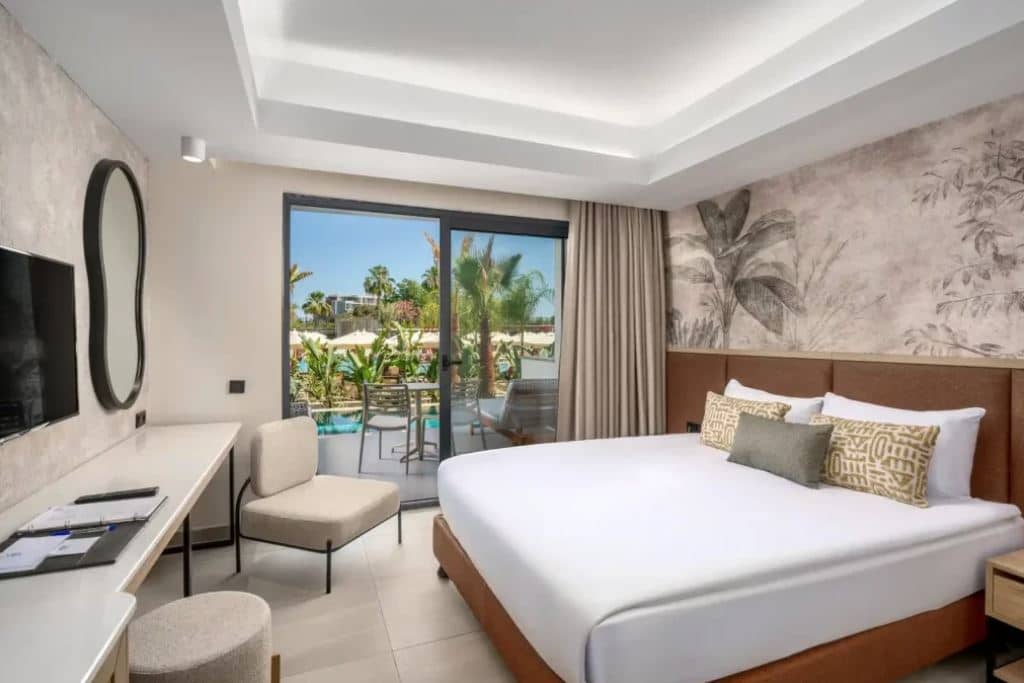 rooms-standard-room-swimm-up