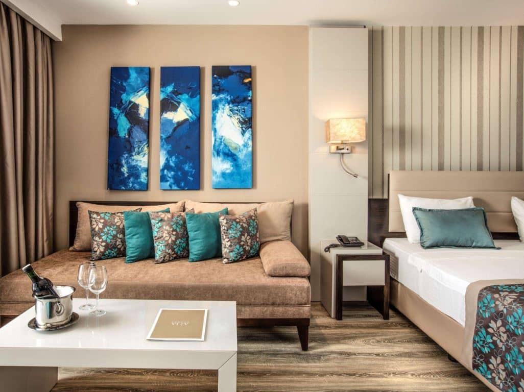 rooms-main-building-deluxe-room-land-view