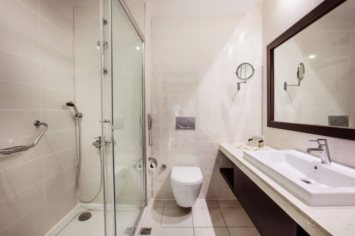 rooms-club-room-land-view