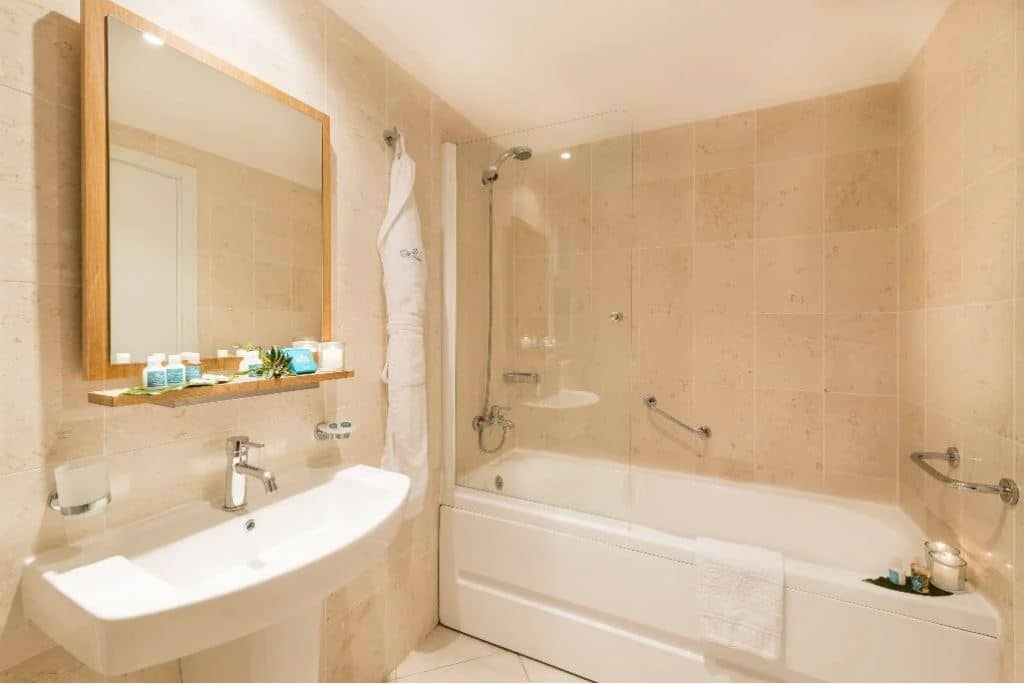 rooms-classic-suite-1-bedroom-balcony-or-terrace