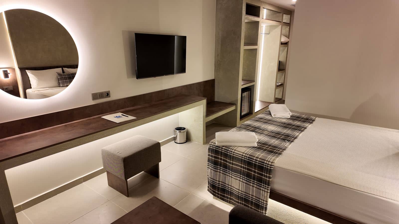 rooms-double-room-land-view