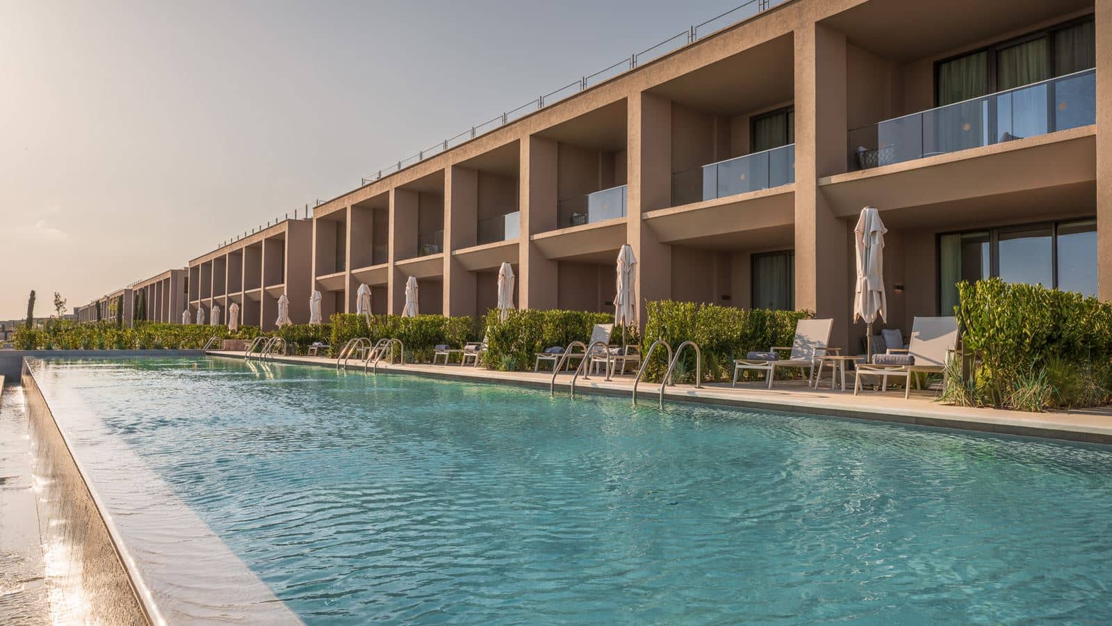 rooms-family-deluxe-suite-swimup-sea-view