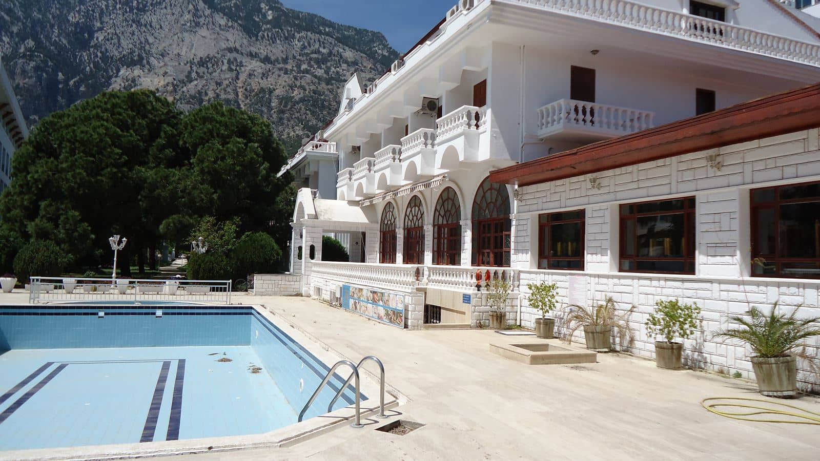 pools-outdoor-pool