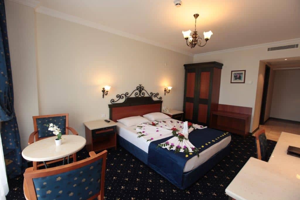 rooms-family-room-landview