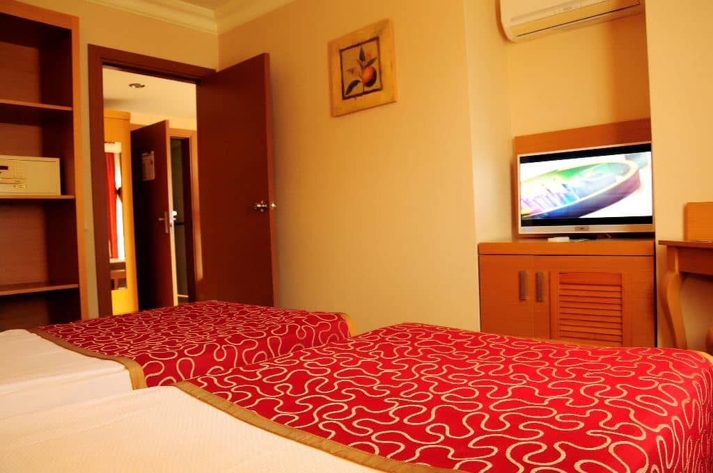 rooms-family-room-1-bedroom
