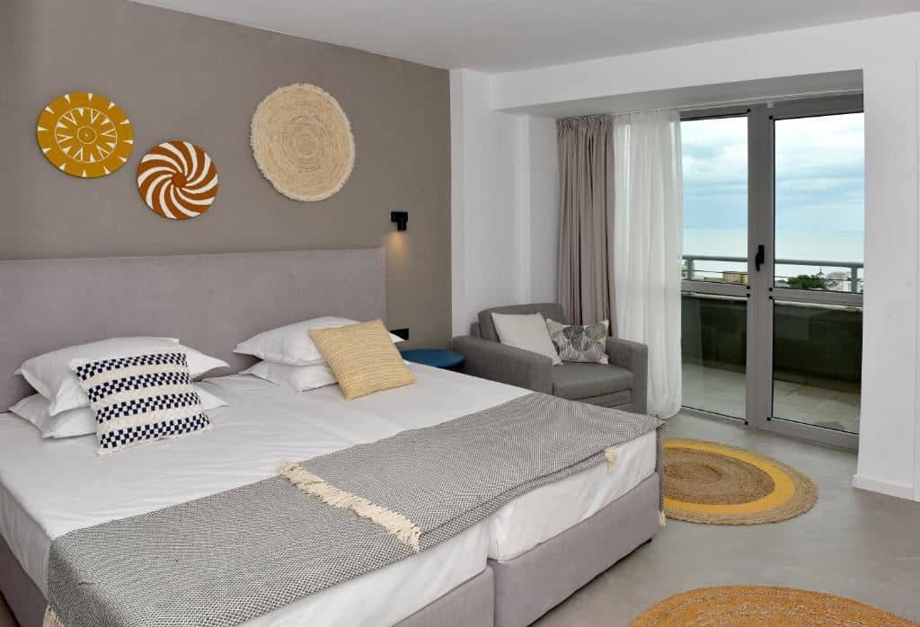 rooms-twin-standard-room-balcony-or-terrace