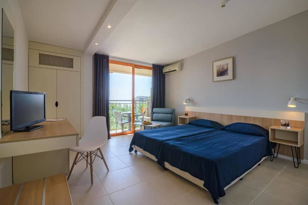 rooms-singleuse-standard-room-balcony-or-terrace