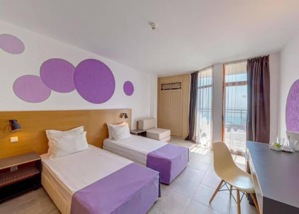 rooms-double-executive-room-parkview-balcony