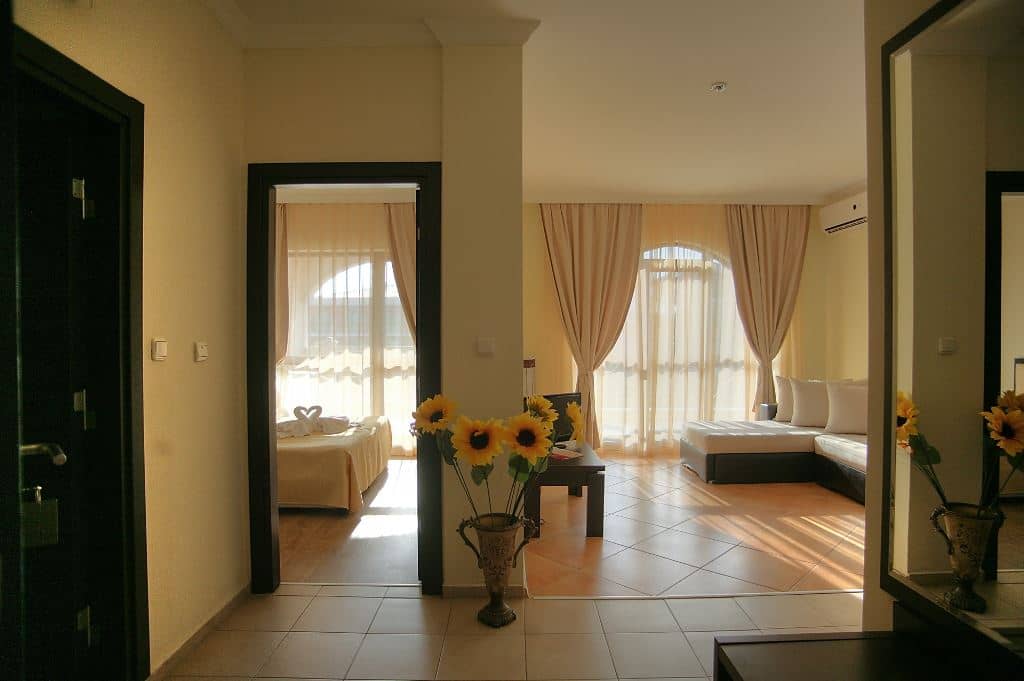 rooms-standard-apartment-balcony