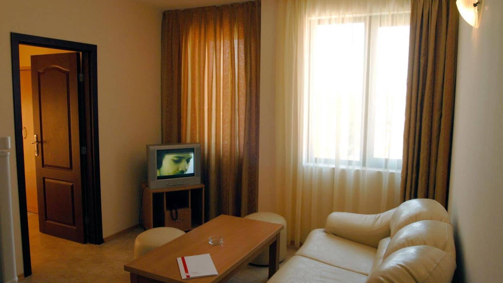 rooms-1-bedroom-standard-apartment-balcony