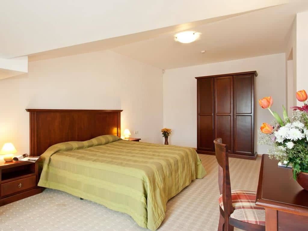 rooms-standard-room