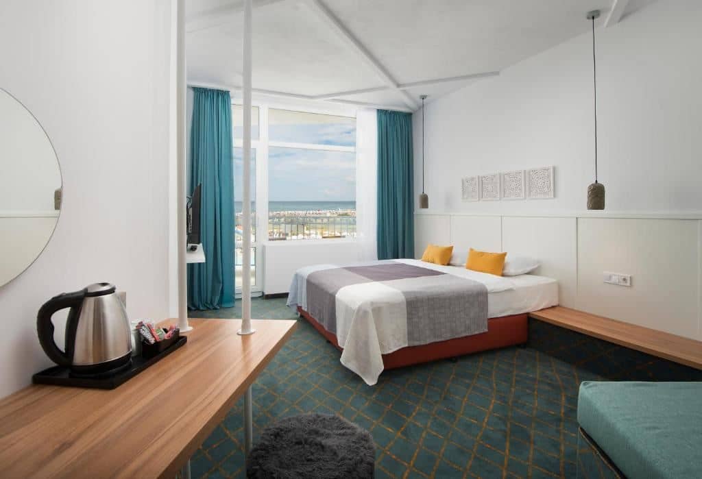 rooms-standard-room-seasideview-balcony-or-terrace
