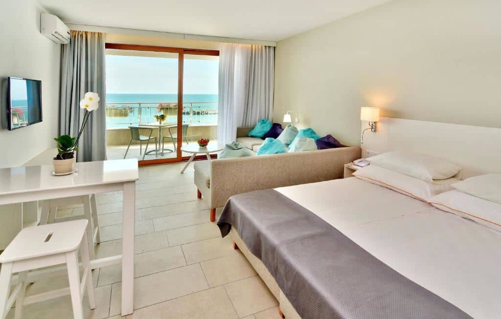 rooms-standard-studio-balcony