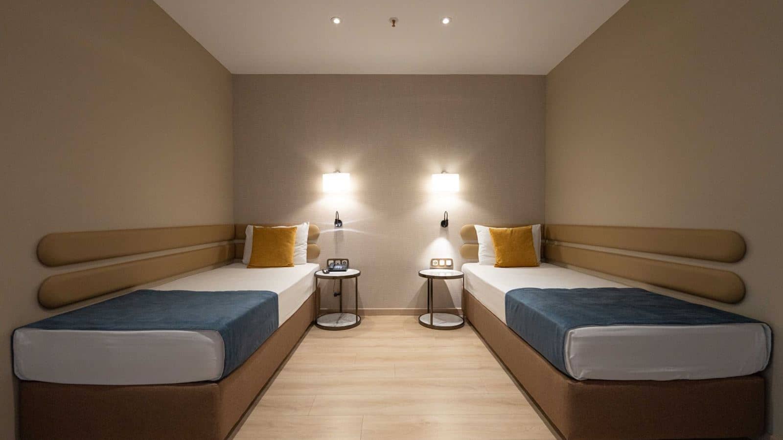 rooms-standard-family-room-seaview-balcony