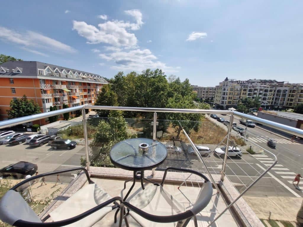 rooms-1-bedroom-standard-apartment-balcony