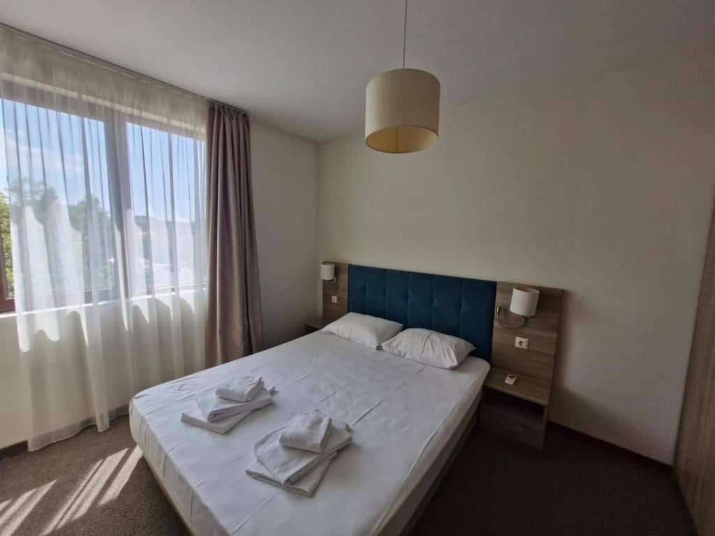 rooms-1-bedroom-standard-apartment-balcony