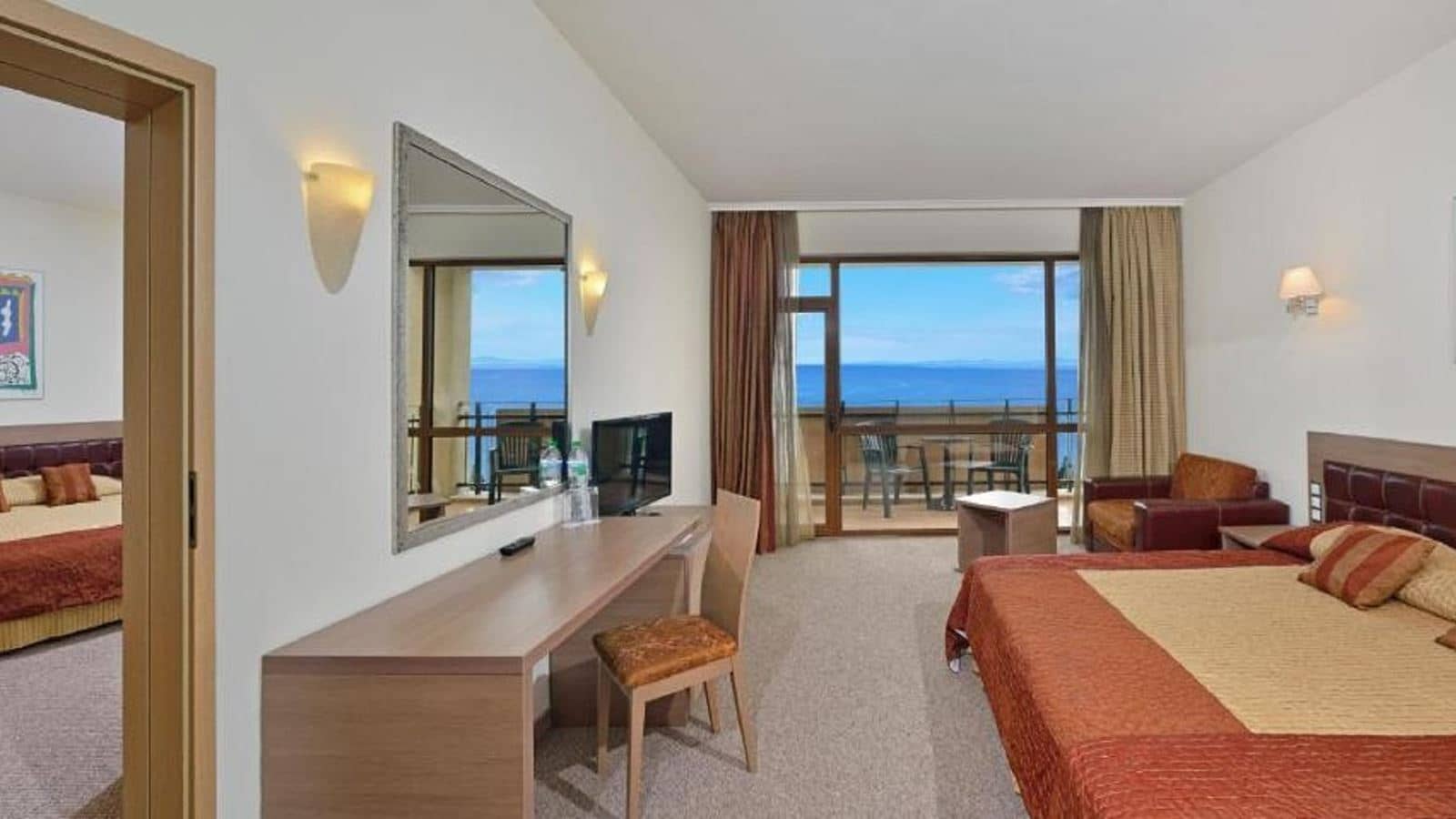 rooms-family-room-sea-view