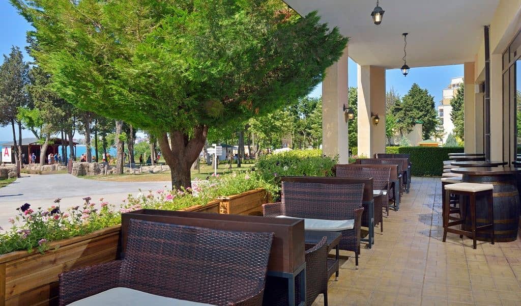 restaurants-taperia-malecon-from-beg-june-until-end-sept