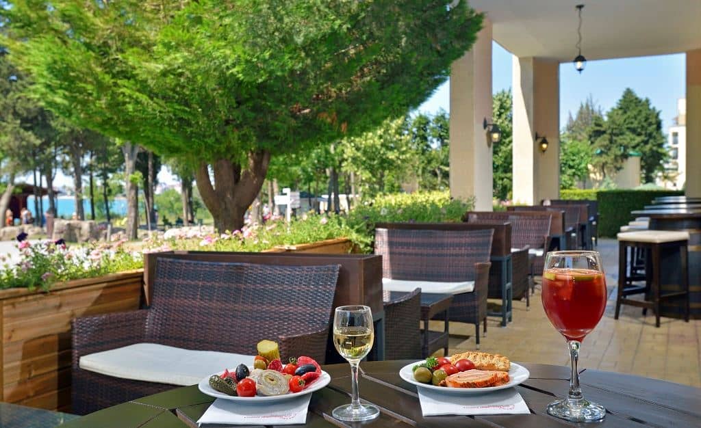restaurants-taperia-malecon-from-beg-june-until-end-sept