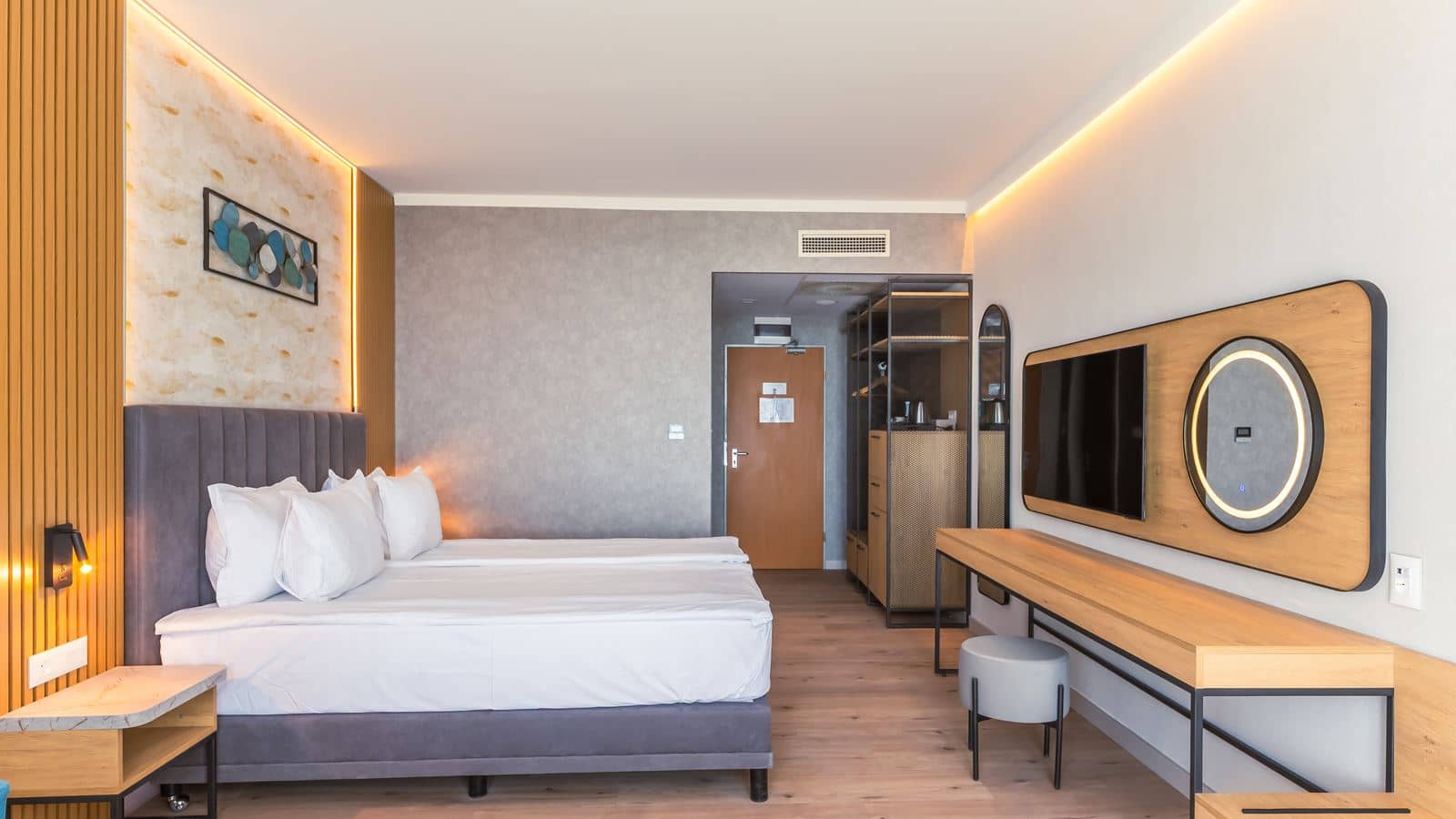 rooms-deluxe-room-side-sea-view-3-pax