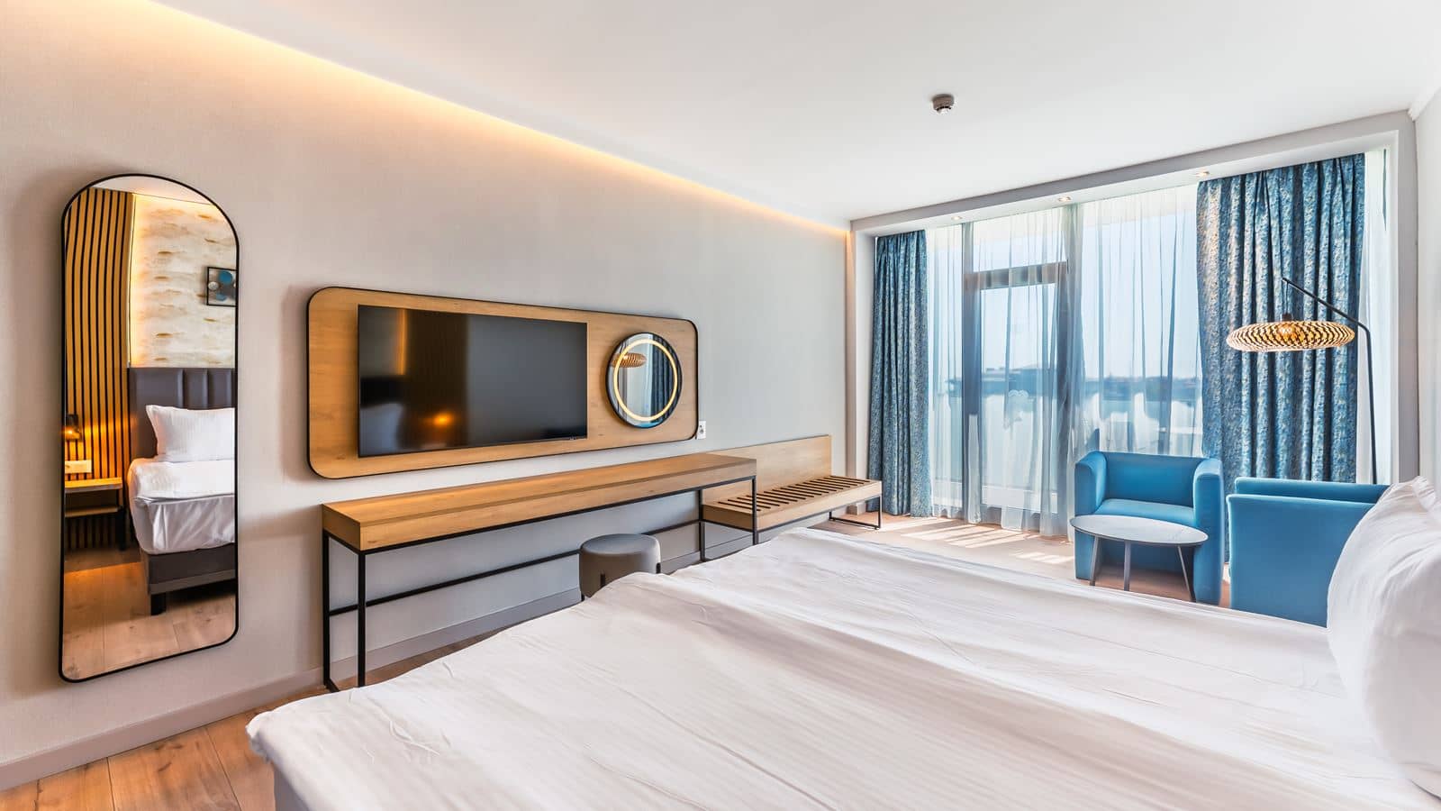 rooms-deluxe-room-side-sea-view-3-pax