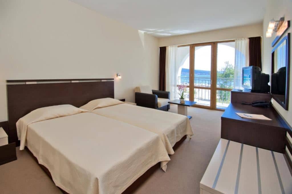 rooms-twin-standard-room-balcony