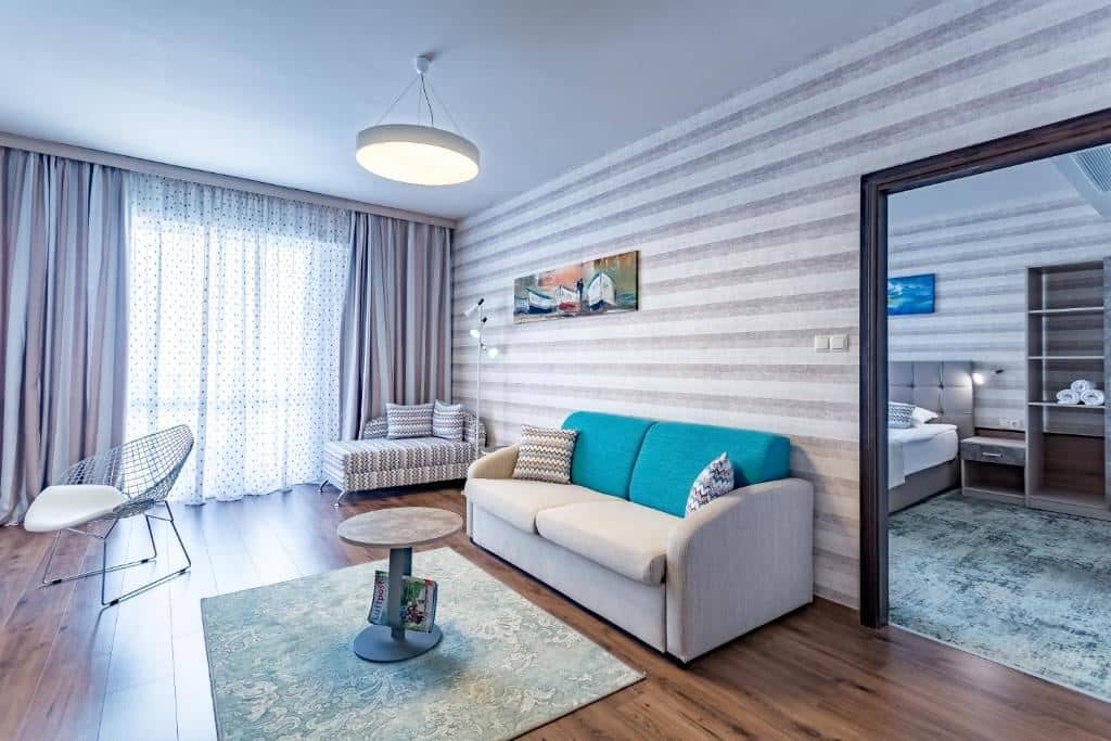 rooms-1-bedroom-deluxe-apartment-balcony-or-terrace
