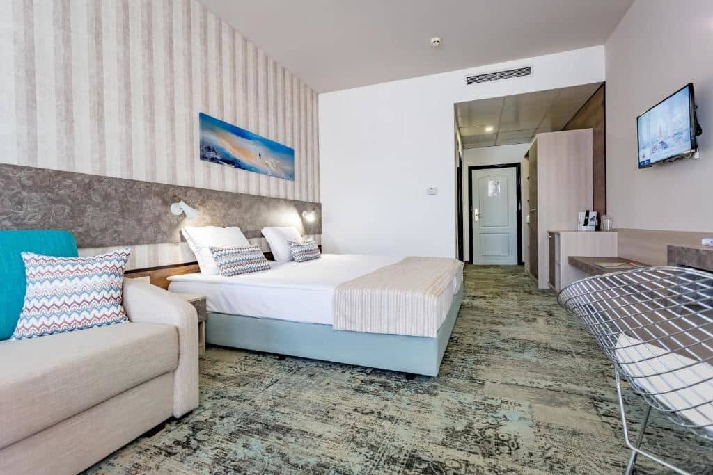 rooms-standard-juniorsuite-lateralseaview-balcony-or-terrace