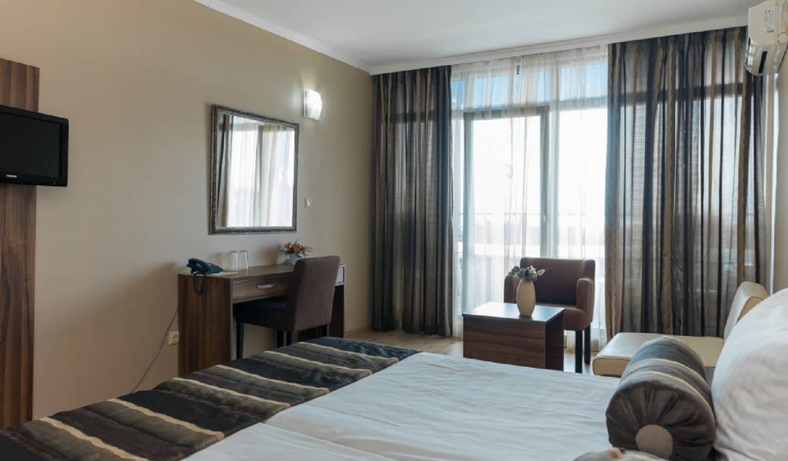 rooms-twin-standard-room-balcony